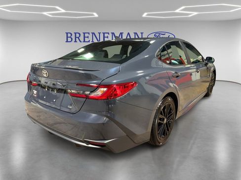 Used 2025 Toyota Camry SE image 5