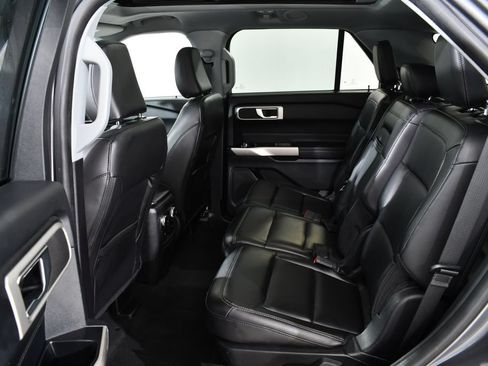 Used 2022 Ford Explorer XLT w/ Equipment Group 202A AWD/4WD image 16
