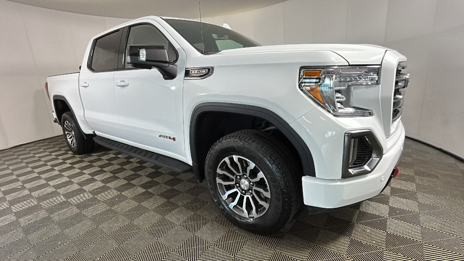 Used 2022 GMC Sierra 1500 AT4 w/ AT4 Premium Package AWD/4WD image 3