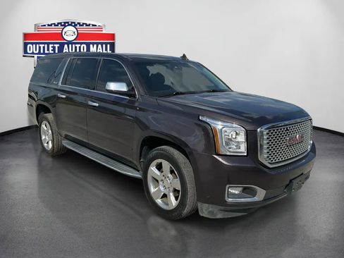 Used 2017 GMC Yukon XL SLE w/ Convenience Package RWD image 1
