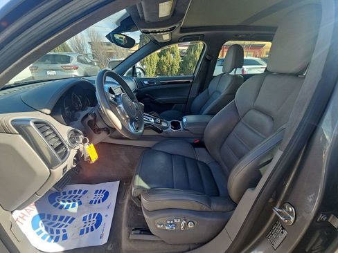 Used 2014 Porsche Cayenne Turbo image 11