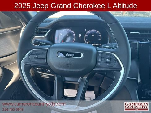 New 2025 Jeep Grand Cherokee L Laredo image 19