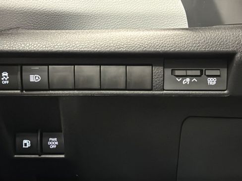 Used 2025 Toyota Sienna LE AWD/4WD image 30