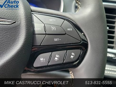 Used 2025 Chrysler Pacifica Limited FWD image 21