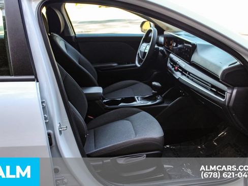 Used 2025 Kia K4 FWD image 21