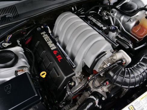 Used 2009 Dodge Challenger SRT8 image 39