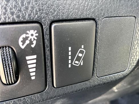 Used 2018 Toyota RAV4 XLE w/ Plus Extra Value Package FWD image 30