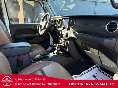 Used 2020 Jeep Wrangler Unlimited Sahara w/ Dual Top Group AWD/4WD image 37