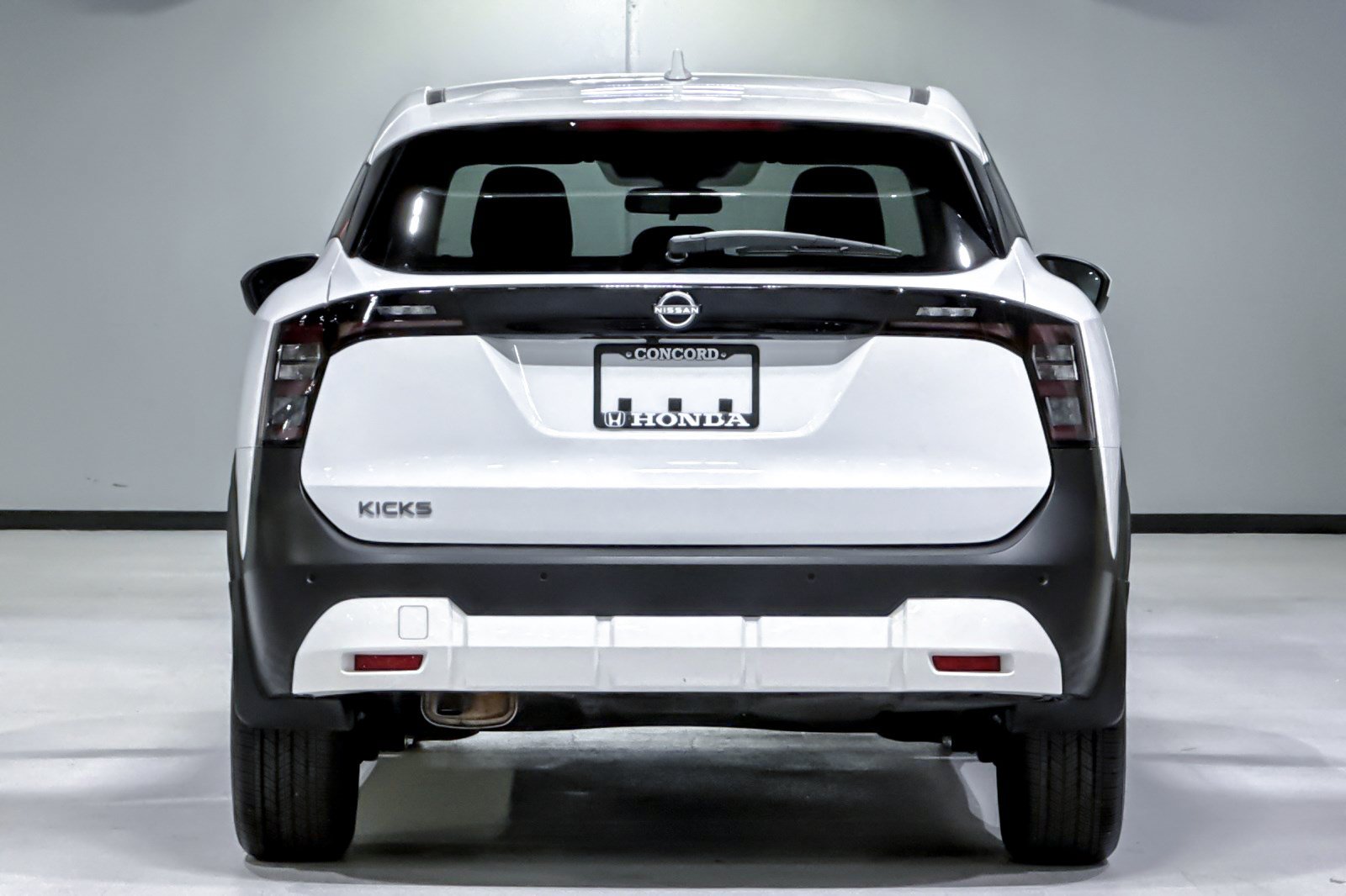 Used 2025 Nissan Kicks SV FWD image 10