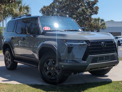 Used 2025 Lexus GX 550 image 2