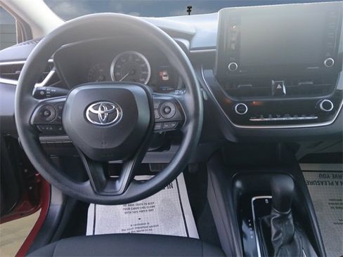 Used 2022 Toyota Corolla LE image 10