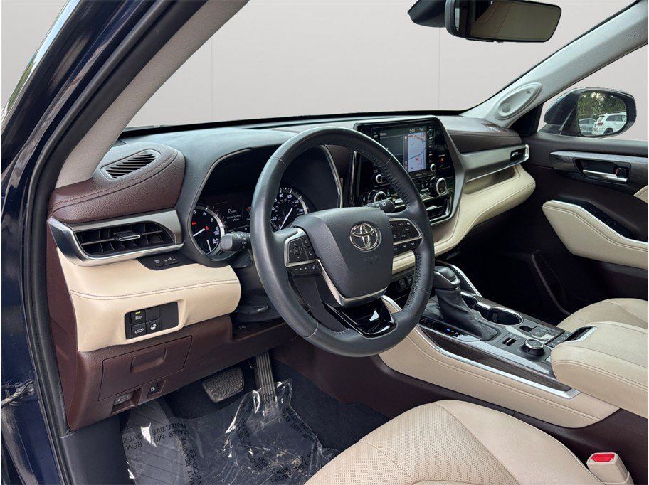Used 2020 Toyota Highlander Limited AWD/4WD image 6