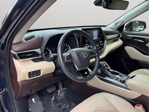 Used 2020 Toyota Highlander Limited AWD/4WD image 6