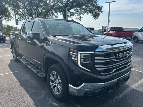 Used 2022 GMC Sierra 1500 SLT w/ SLT Convenience Package AWD/4WD image 3