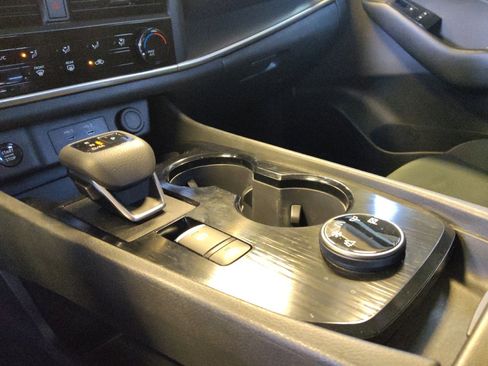 Used 2024 Nissan Rogue S image 26