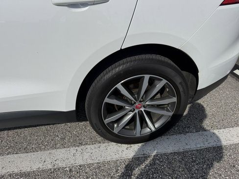 Used 2017 Jaguar F-PACE Prestige image 2