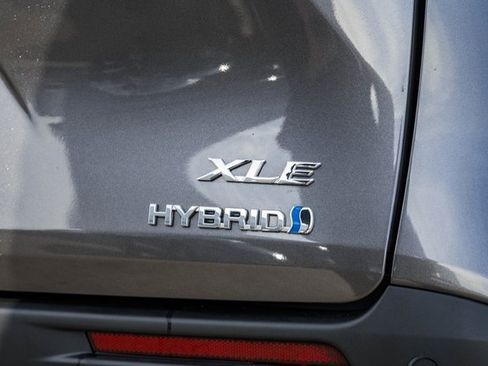 Used 2021 Toyota Sienna XLE image 8