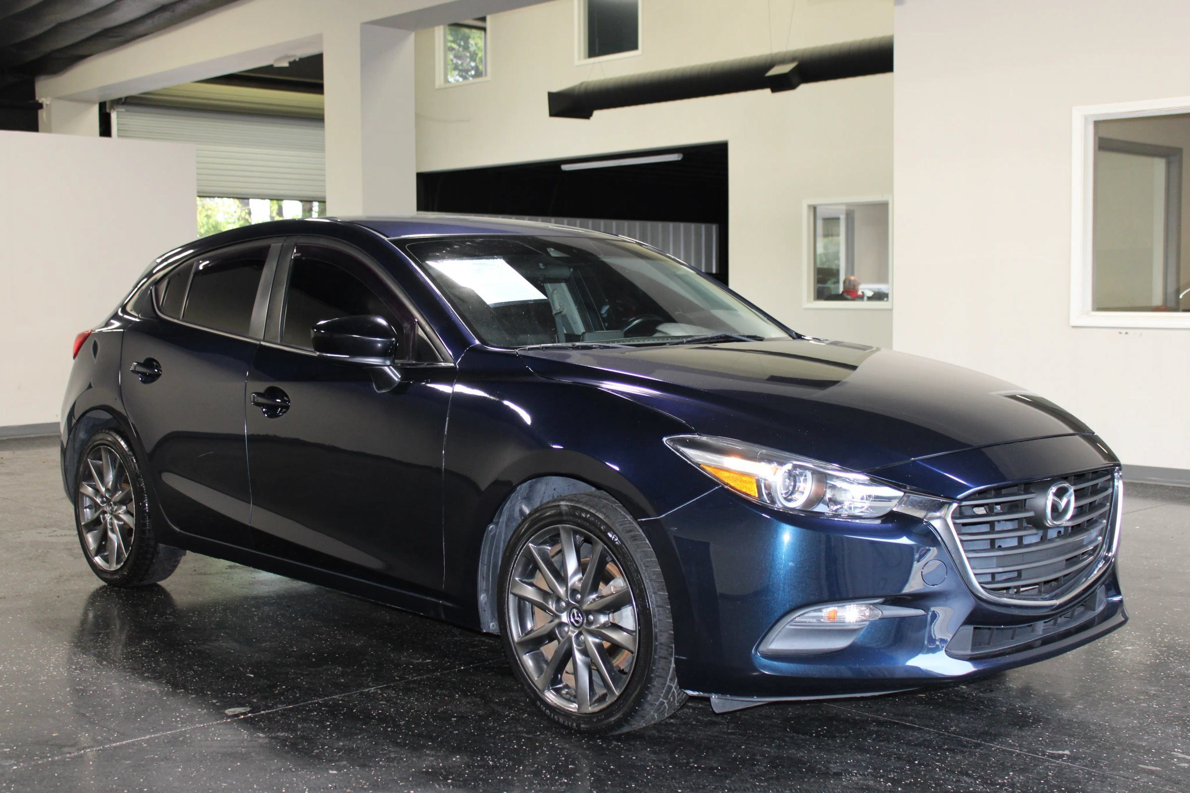 Used 2018 MAZDA MAZDA3 Touring FWD image 2
