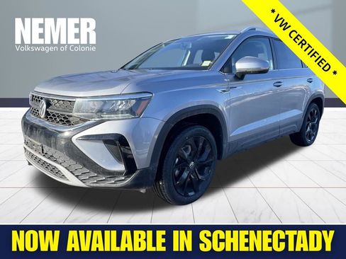 Certified 2022 Volkswagen Taos SE w/ Panoramic Sunroof Package image 1