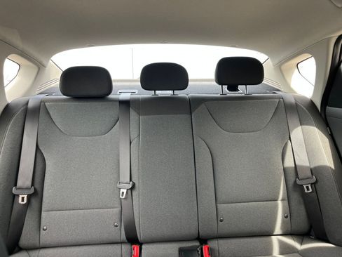 Used 2025 Kia K4 LXS image 38