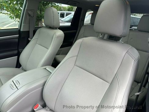 Used 2019 Toyota Highlander Limited Platinum AWD/4WD image 7