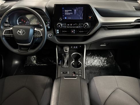 Used 2024 Toyota Highlander LE image 13