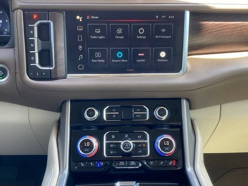 Used 2024 GMC Yukon XL Denali AWD/4WD image 26