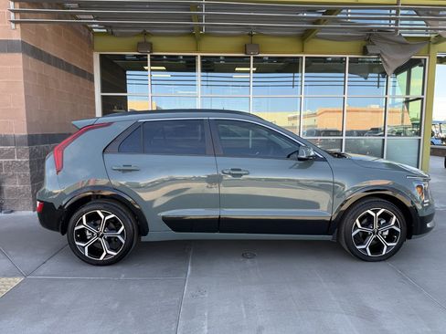 Used 2025 Kia Niro EX Touring FWD image 9