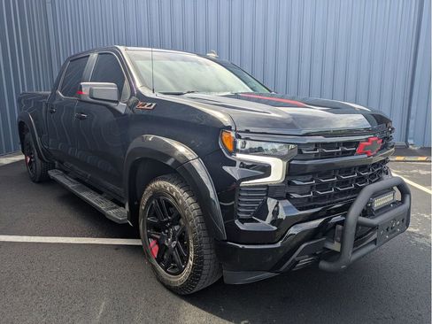 Used 2023 Chevrolet Silverado 1500 RST w/ Redline Edition AWD/4WD image 4