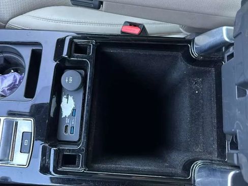 Used 2017 Land Rover Discovery HSE AWD/4WD image 39