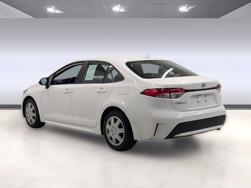 Used 2020 Toyota Corolla LE image 2