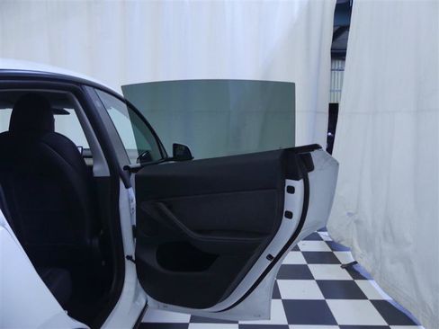 Used 2023 Tesla Model Y Long Range AWD/4WD image 28