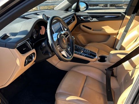 Used 2017 Porsche Macan S image 9