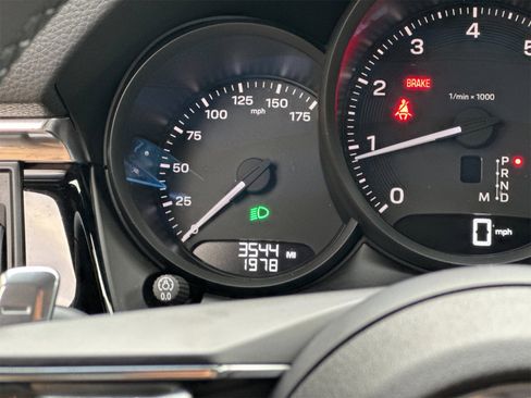 Used 2025 Porsche Macan image 31