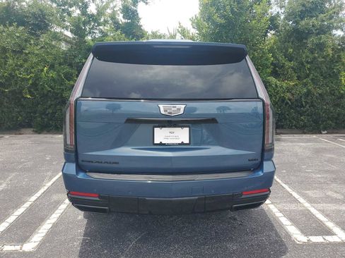 Used 2025 Cadillac Escalade Sport Platinum w/ LPO, ONYX Package AWD/4WD image 4