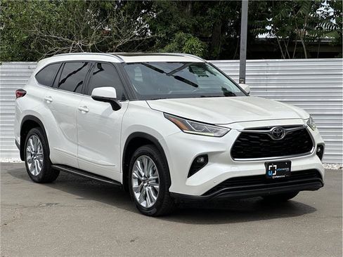 Used 2020 Toyota Highlander Limited AWD/4WD image 9