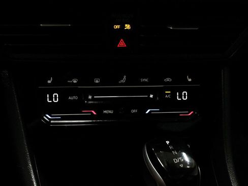 Used 2025 Volkswagen Jetta SE FWD image 29