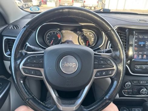 Used 2021 Jeep Cherokee Limited w/ Trailer Tow Group AWD/4WD image 17