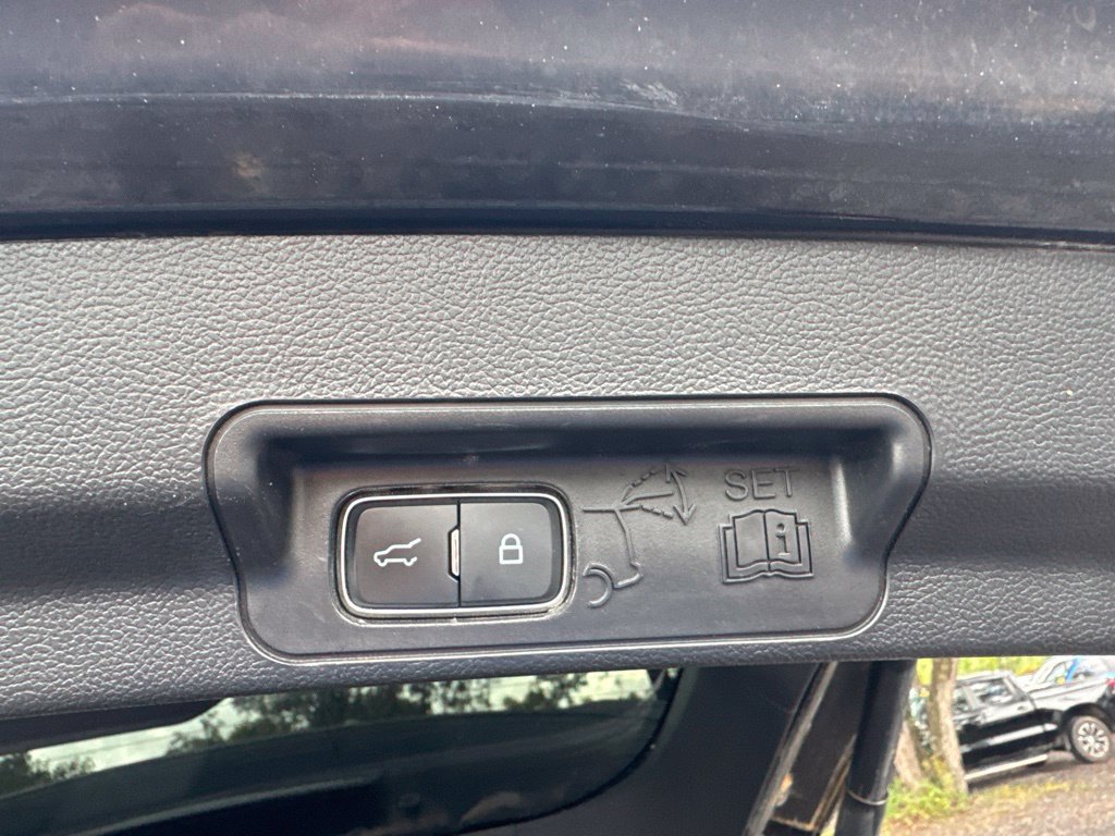 Used 2023 Ford Explorer XLT w/ Equipment Group 202A RWD image 15