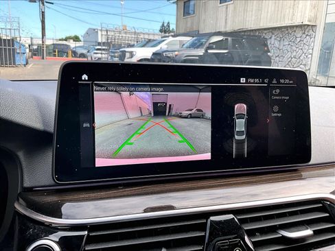 Used 2023 BMW 530i w/ Convenience Package image 22