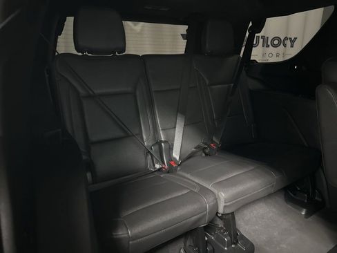 Used 2023 Chevrolet Tahoe Z71 w/ Luxury Package AWD/4WD image 35