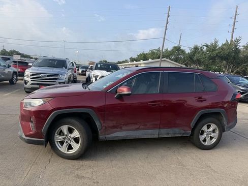Used 2021 Toyota RAV4 XLE w/ Convenience Package FWD image 8