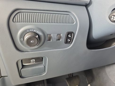 Used 2022 Jeep Grand Wagoneer Series III image 35