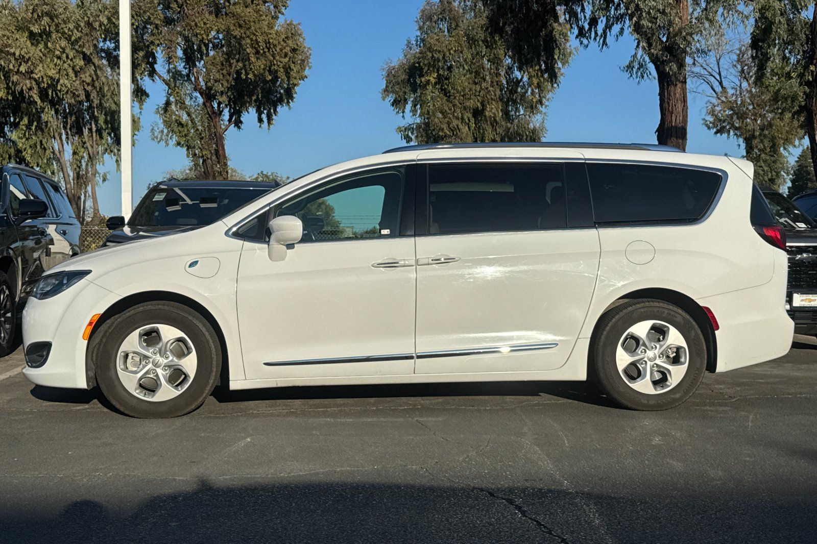 Used 2018 Chrysler Pacifica Touring-L FWD image 8