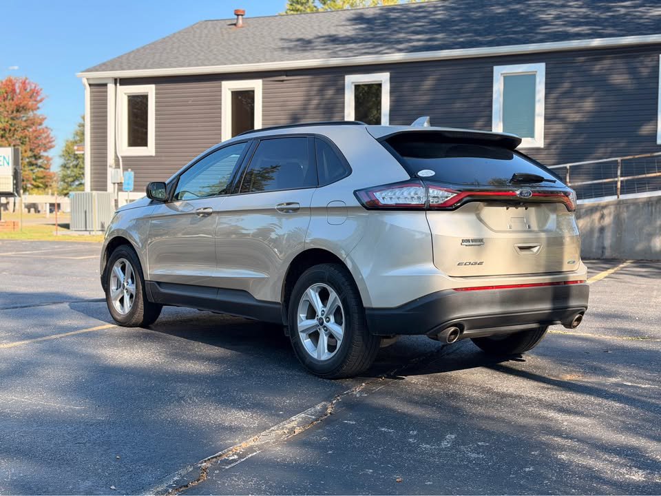 Used 2017 Ford Edge SE w/ Cargo Accessory Package AWD/4WD image 5