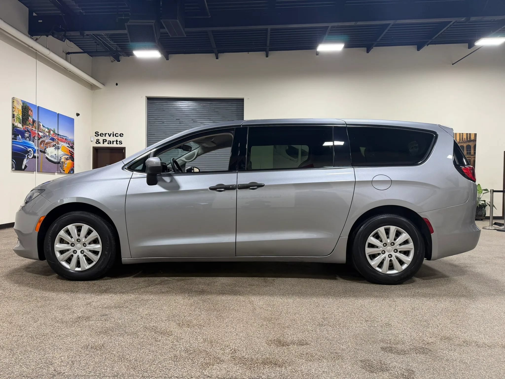 Used 2021 Chrysler Voyager L FWD image 13
