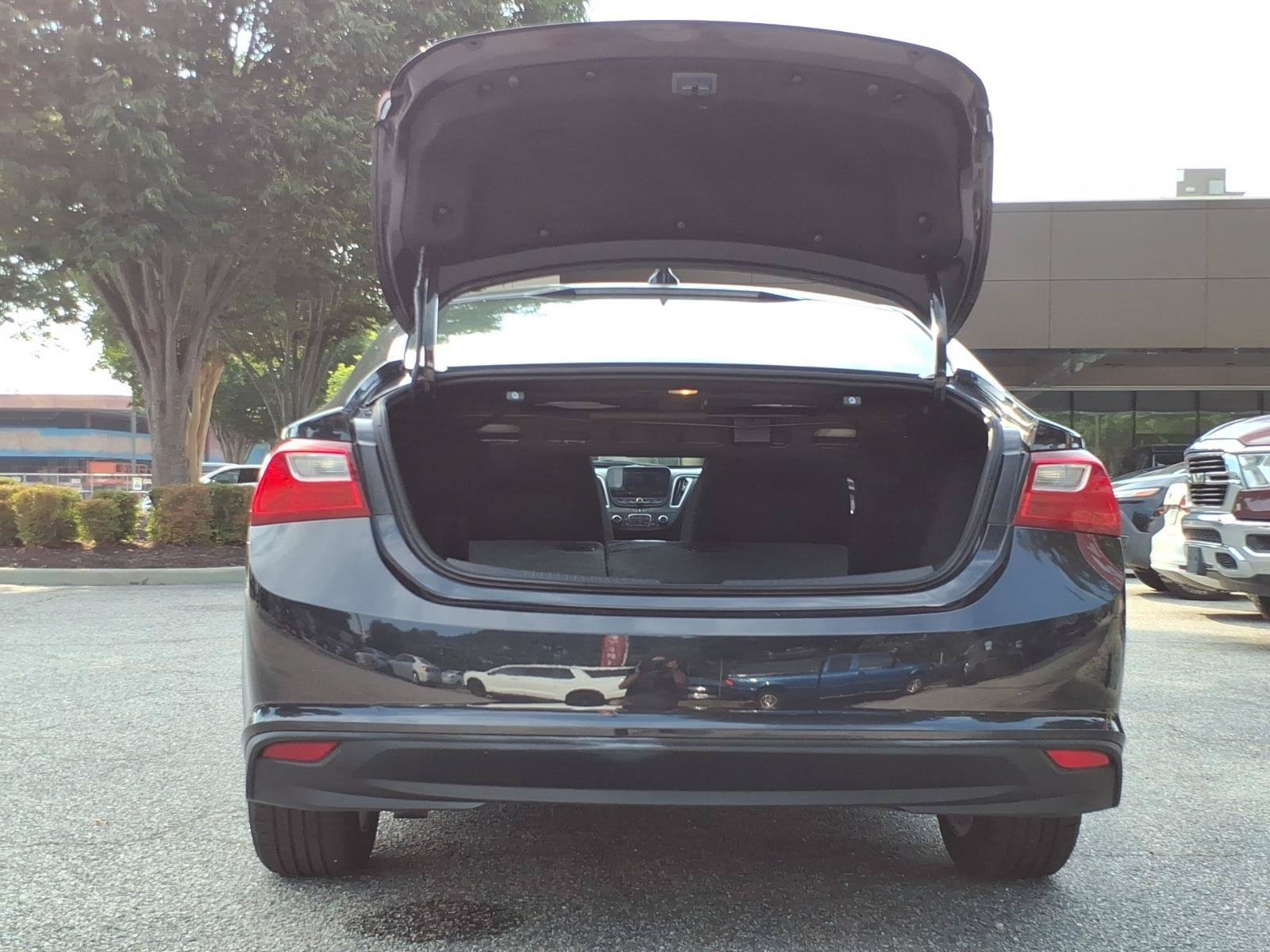 Used 2023 Chevrolet Malibu LT FWD image 30