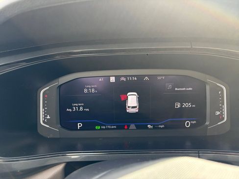 Used 2022 Volkswagen Taos SEL image 11