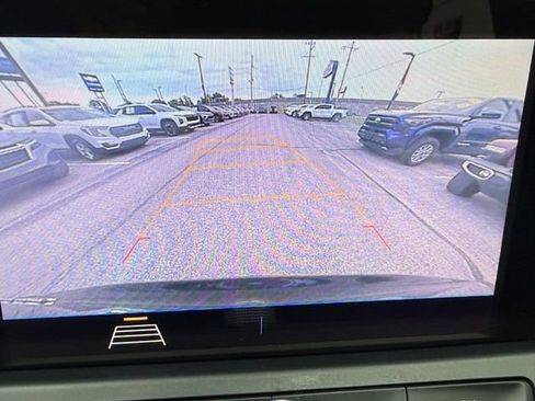 Used 2020 Chevrolet Blazer LT FWD image 2
