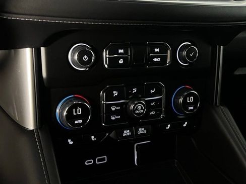 Used 2023 Chevrolet Tahoe Z71 w/ Luxury Package image 34